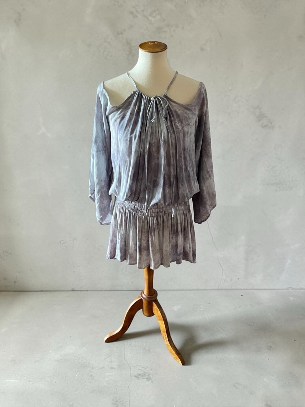 #327, Blue Life,Tie-Dye Cold Shoulder Blouson Dress in shades of gray, size L